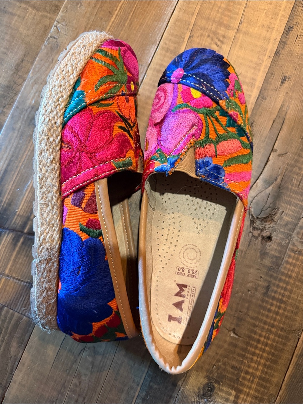 Beautiful resort-wear boutique Embroidered Espadrilles Mayan w/leather sole - Picture 8 of 10